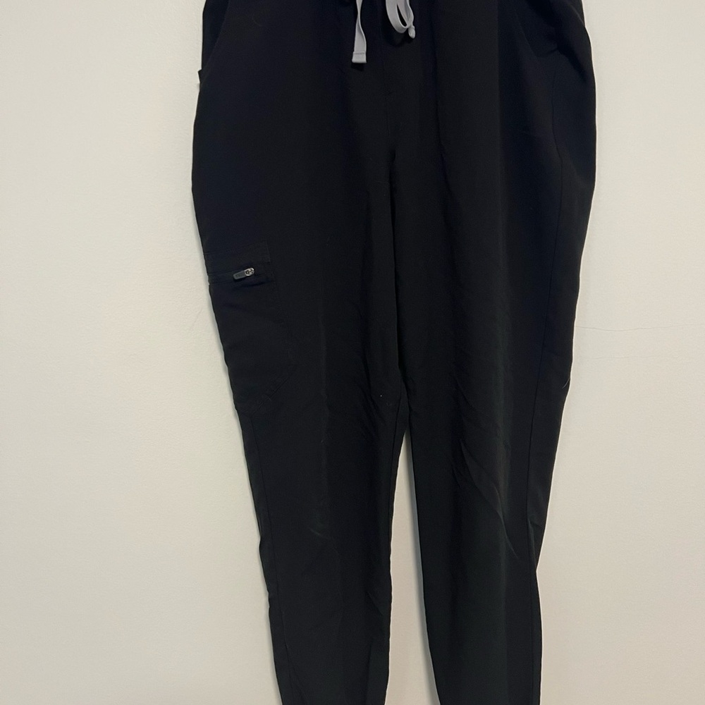Woman’s FIGS joggers